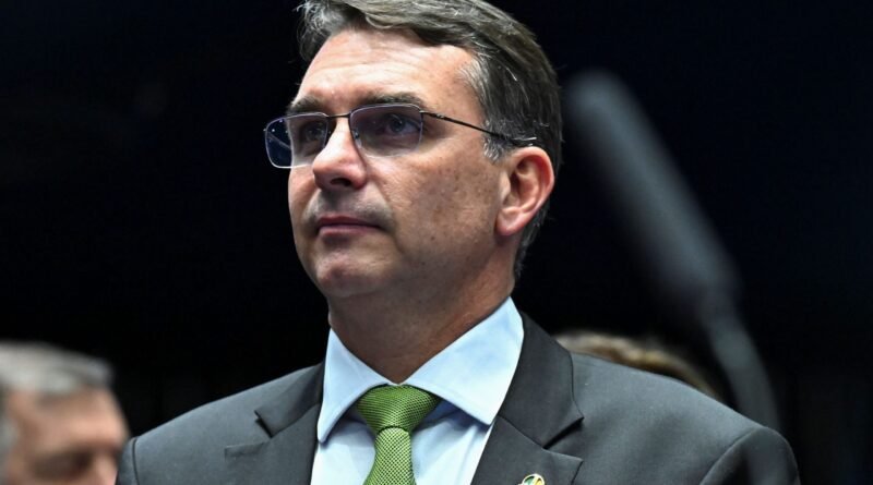 Flávio Bolsonaro busca apoio da federação nacional após apoio de União Brasil e PP em São Paulo