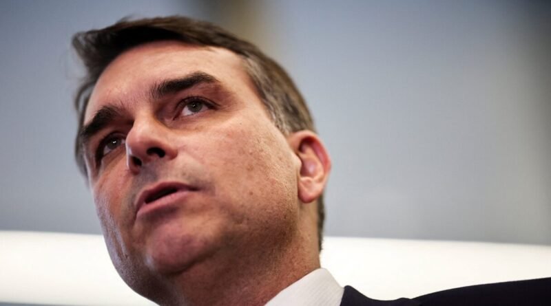 Flávio Bolsonaro muda marqueteiros e Duda Lima assume comunicação da campanha