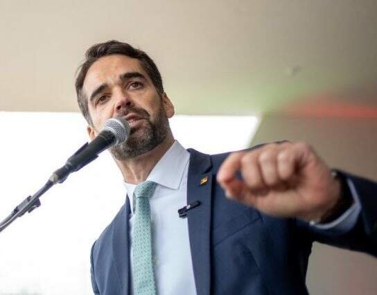 Governador Eduardo Leite rejeita proposta de eliminar taxa de licenciamento de veículos no Rio Grande do Sul