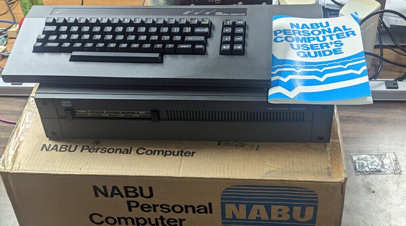 Homem vende mais de 2,2 mil computadores armazenados por 23 anos a preço baixo