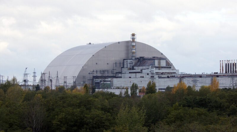 Homens enfrentam desafio em nova selagem do buraco de Chernobyl