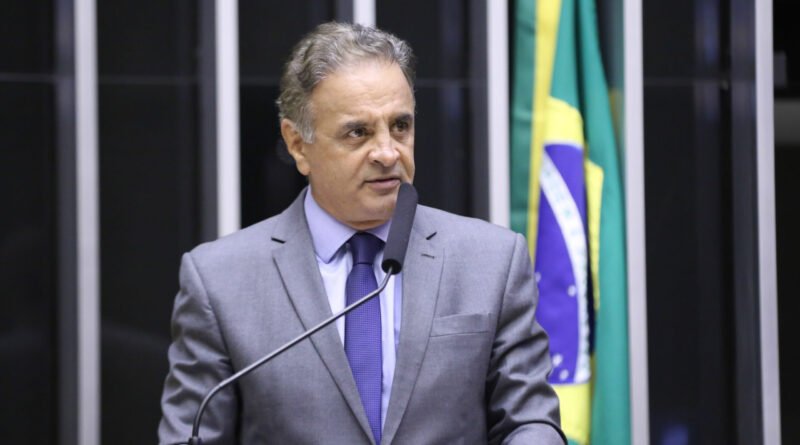 Hugo Motta e Aécio Neves debatem urgência de projeto que limita propaganda de apostas