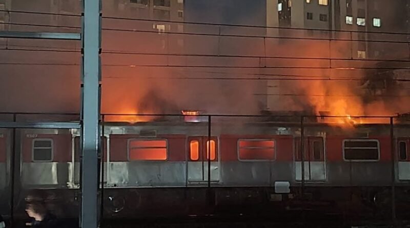 Incêndio em trem interrompe operação de três linhas da Trens da Trivia em São Paulo