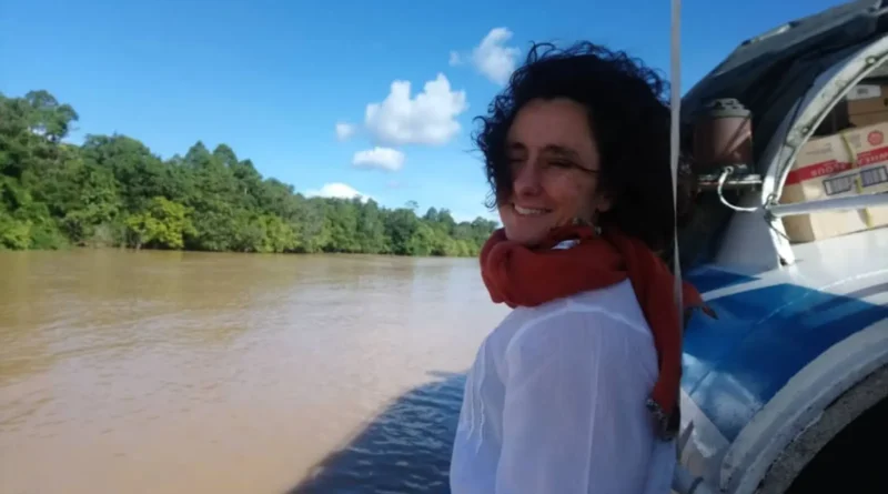 Jornalista gaúcha Daniela Barrier publica livro baseado em experiências na Malásia