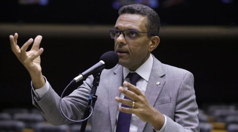 Kassio prossegue com ação judicial contra Otoni de Paula por ofensas a Moraes