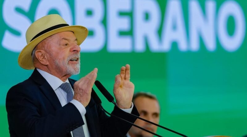Lula afirma que Forças Armadas devem estar prontas para proteger o Brasil de intervenções externas