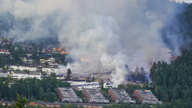 Mais de 100 casas são totalmente destruídas por incêndio na Noruega