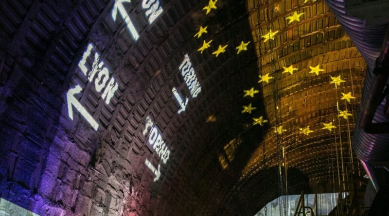 Megatúnel ferroviário de 11 bilhões de euros é escavado a 600 metros sob os Alpes para conectar França e Itália