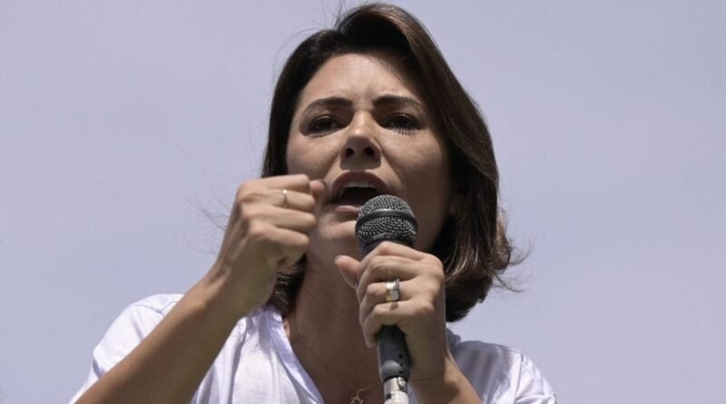 Michelle Bolsonaro defende elogios a iniciativa de Lula e afirma que é 'acima de ideologia'