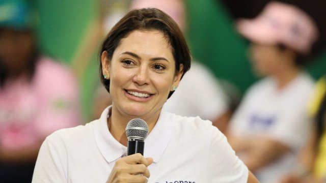Michelle Bolsonaro se desvincula do PL Mulher após conflito com Flávio