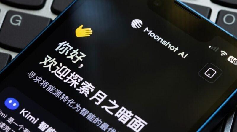 Moonshot AI apresenta modelo de código aberto e intensifica competição entre China e EUA em inteligência artificial