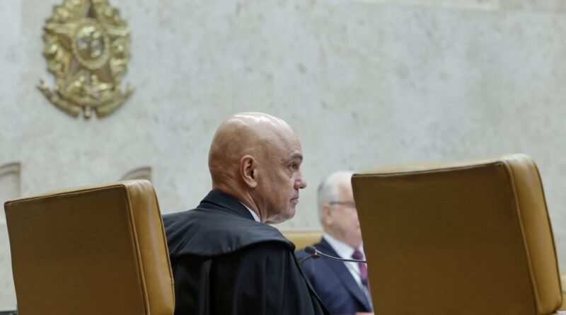 Moraes aceita solicitação da PGR e determina que PF interrogue Flávio Bolsonaro por suposta calúnia contra Lula