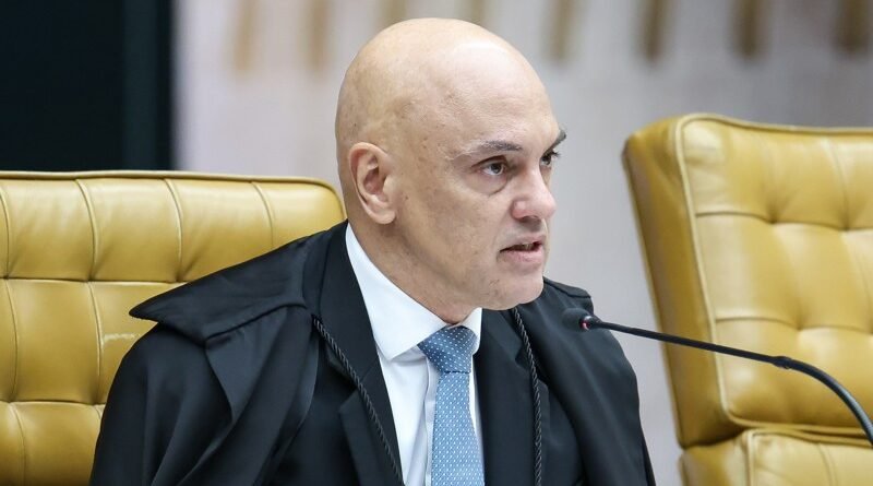 Moraes decide pela manutenção da prisão domiciliar de Bolsonaro e revoga porte de arma