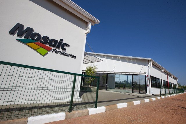 Mosaic reduz produção de fertilizantes no Brasil devido à falta de enxofre causada pela guerra no Irã