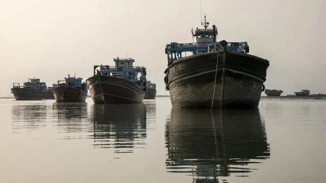 Novos bombardeios atingem área próxima ao Estreito de Hormuz, no Irã