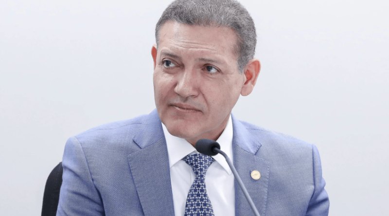 Nunes Marques anula vídeo que liga Flávio Bolsonaro ao PCC