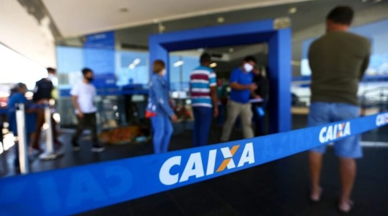 Operação da PF investiga desvio de R$ 45 milhões de clientes da Caixa