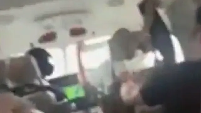 Passageiros entram em desespero após avião fazer pouso forçado em rio nos EUA