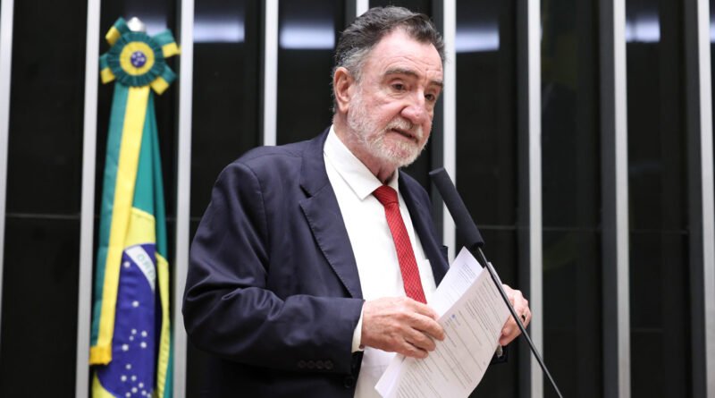 Patrus Ananias do PT anuncia pré-candidatura ao governo de Minas