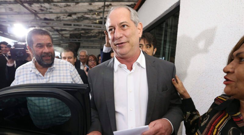 PL aprova apoio a Ciro Gomes após divisão entre Flávio e Michelle Bolsonaro