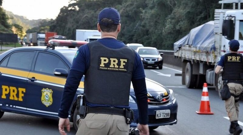 PRF desempenha papel crucial no combate ao transporte ilegal e na proteção da vida