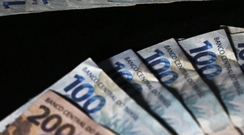 Projeto altera legislação sobre agiotagem e intensifica penalidades criminais