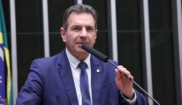 Projeto estabelece preço mínimo de R$ 2,50 para o litro de leite pago ao produtor