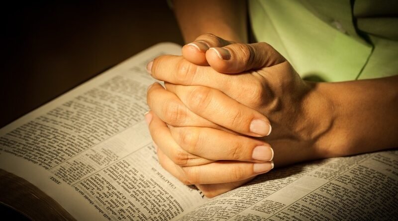 Religião tem papel relevante, mas não é a única explicação