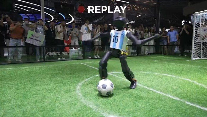 Robôs que lavam roupas e jogam futebol surpreendem público na maior feira de inteligência artificial do mundo