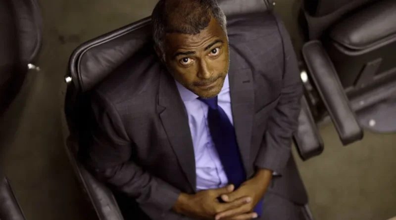 Romário anuncia devolução de salário ao Senado e afirma que não solicitou licença para votar pelo fim da 6x1