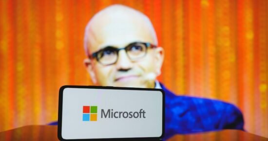 Satya Nadella se opõe à proposta da Anthropic sobre transparência em prompts de IA