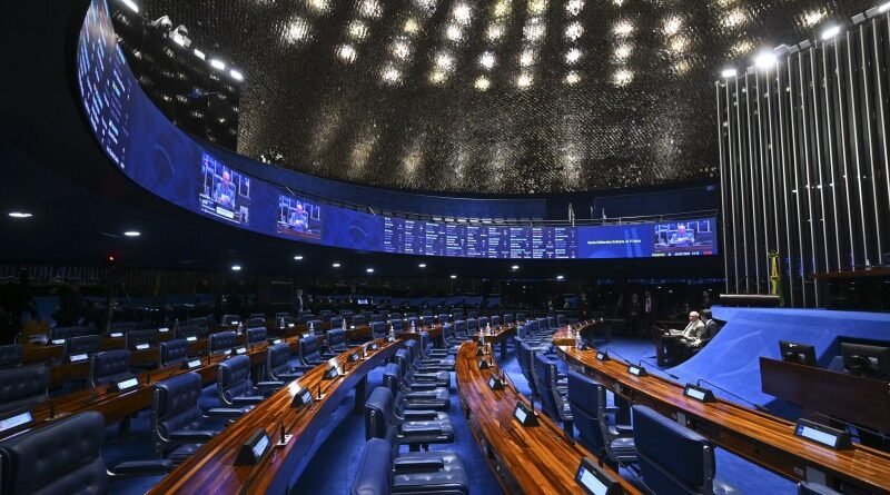 Senado aprova aposentadoria de agentes e regulamentação de fertilizantes antes do recesso