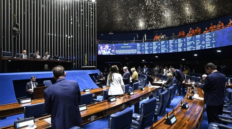 Senado aprova aumento de pena para crimes contra profissionais da educação