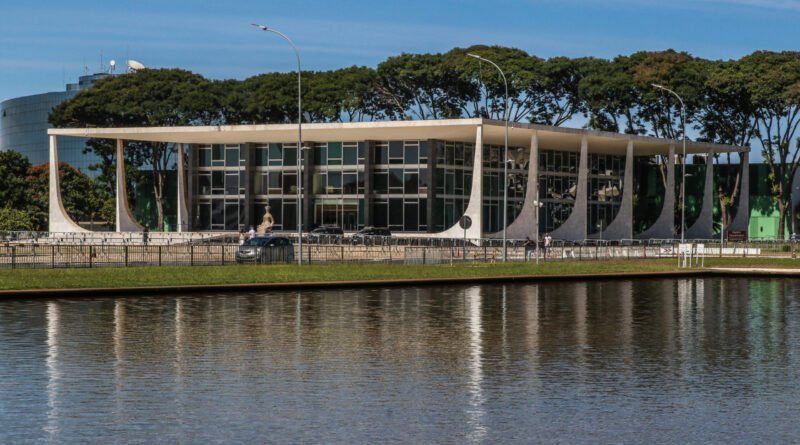 STF defende suas decisões após críticas dos EUA, afirmando que estão em conformidade com a Constituição e o devido processo legal