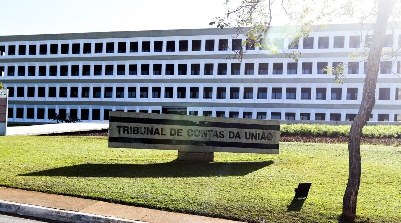TCU propõe criação de "teto duplex" para servidores públicos