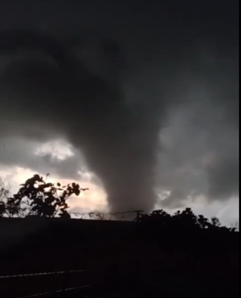Tornado provoca danos em três municípios do Rio Grande do Sul