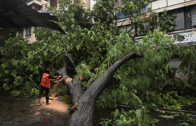 Tragédia nas Chuvas: Mortes e Deslizamentos devastam Índia e Bangladesh