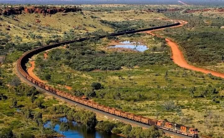 Trem mais longo da história, com sete quilômetros e 682 vagões, foi lançado em 2001 e permanece imbatível