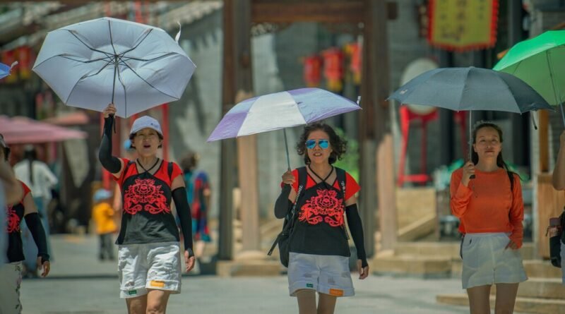 Trinta anos após zombarmos da obsessão da China e do Japão com a proteção solar, começamos a adotar suas práticas