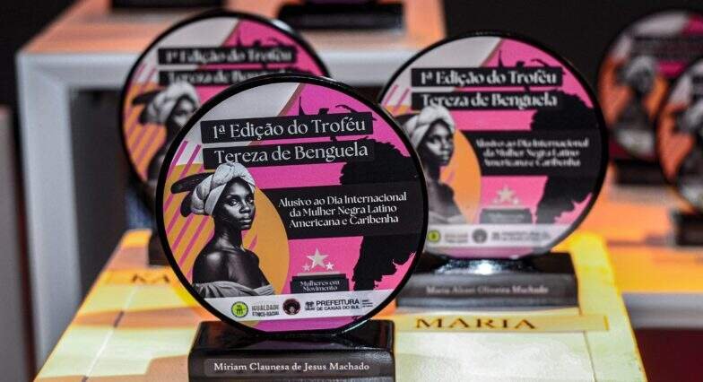 Troféu Tereza de Benguela é entregue em reconhecimento à luta da mulher negra