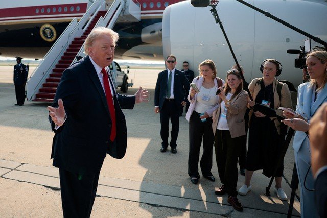 Trump desdenha aumento de patrimônio e afirma: 'Todos estão lucrando com a alta do mercado de ações'