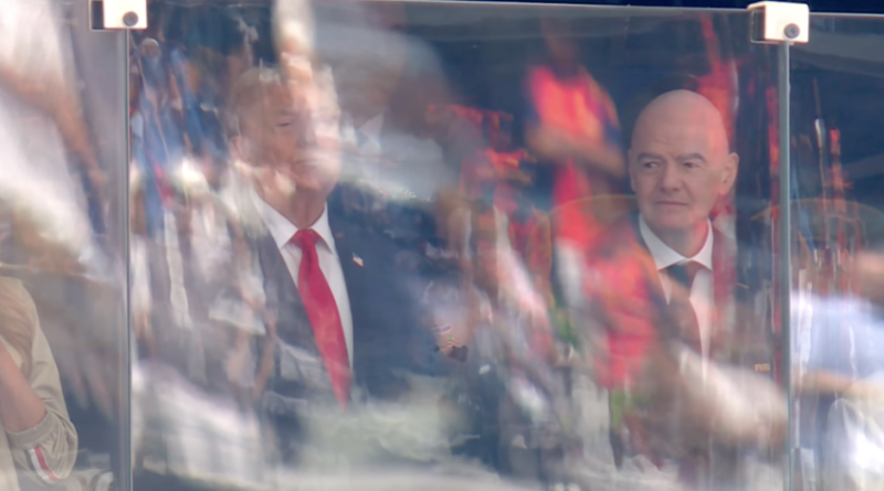 Trump e Infantino acompanham a final da Copa do Mundo juntos