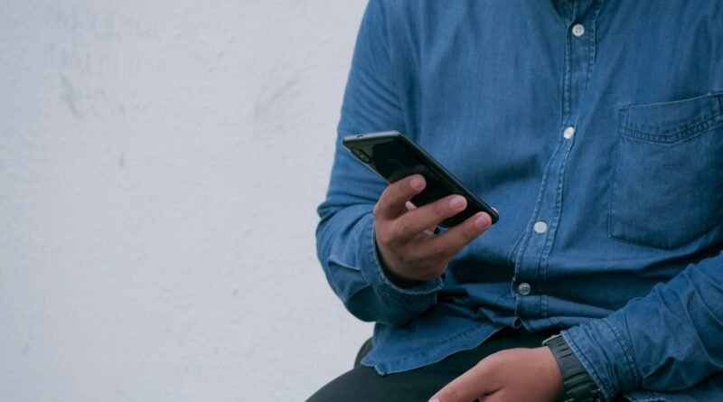 Uso da internet atinge 90,5% da população brasileira com redução da diferença entre áreas urbanas e rurais, aponta IBGE