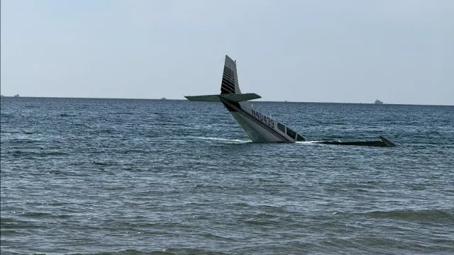 Aeronave realiza pouso de emergência na praia da Flórida