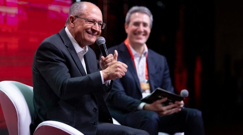 Alckmin rejeita retaliação com Trump e propõe amizade entre Brasil, EUA e China