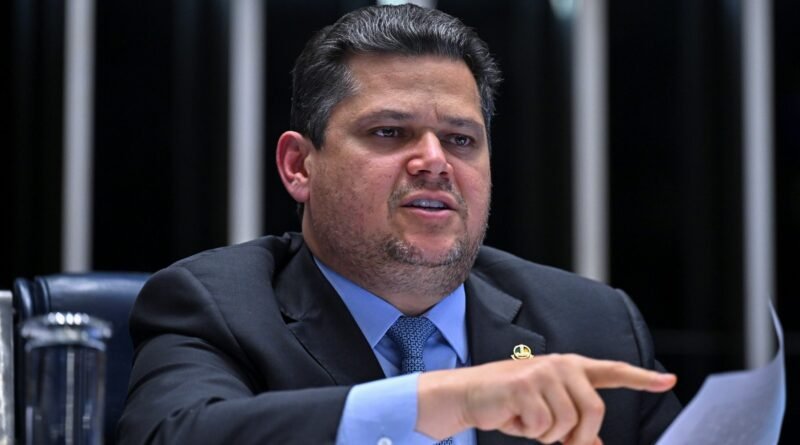 Alcolumbre afirma que diálogo com Lula foi restabelecido e não abordou questões do passado