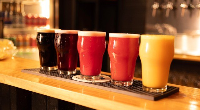 Alemanha enfrenta crise no consumo de cerveja com fechamento de cervejarias ou aposta em opções sem álcool