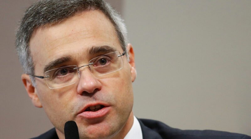 André Mendonça solicita a Lula a remoção de vídeos com pedidos de voto em convenção