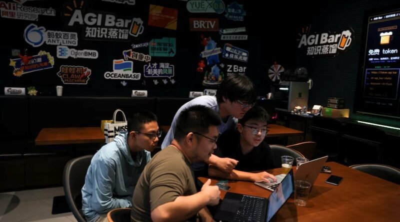 Bar na China se torna ponto de encontro da comunidade de inteligência artificial com cerveja, DeepSeek e robôs