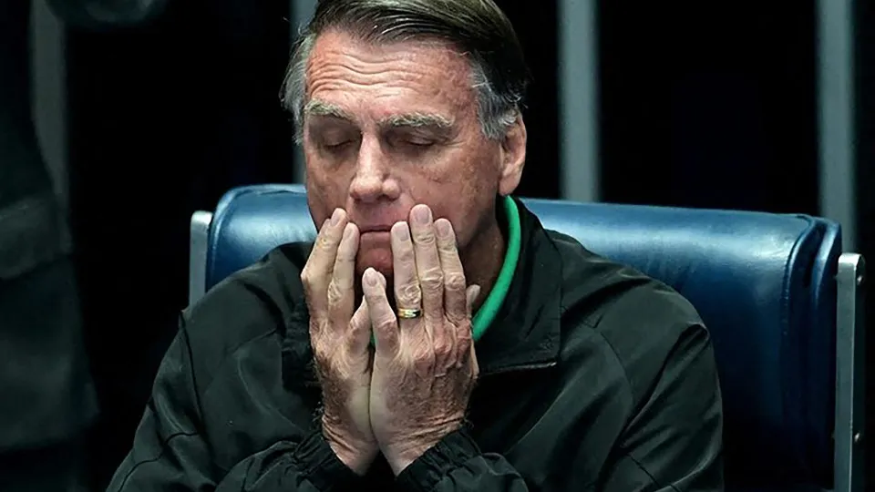 Bolsonaro solicita ida ao dentista e indica esposa de Flávio